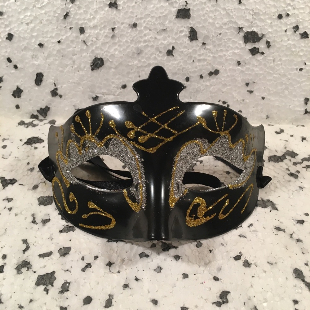 BLACK CUSTOM MASK